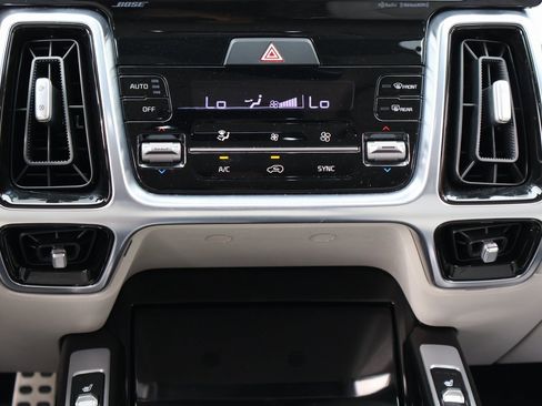 Used 2022 Kia Sorento SX image 18