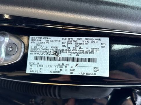 Used 2021 Ford Escape SE w/ SE Sport Appearance Package image 23