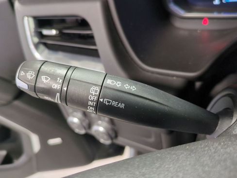 Used 2023 GMC Yukon SLT w/ SLT Luxury Package image 25