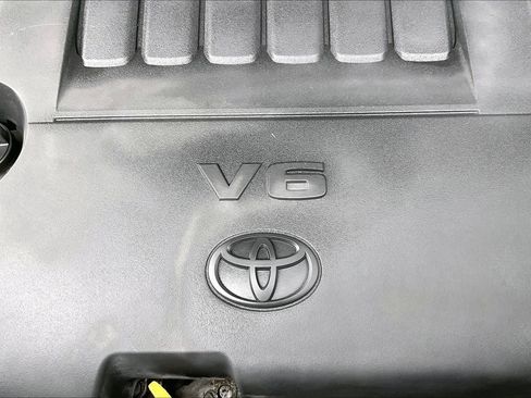 Used 2015 Toyota Highlander Plus FWD image 35
