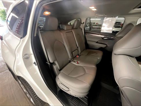 Used 2022 Toyota Highlander Limited image 27