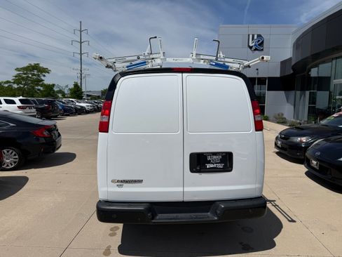 Used 2019 Chevrolet Express 3500 w/ Driver Convenience Package RWD image 2