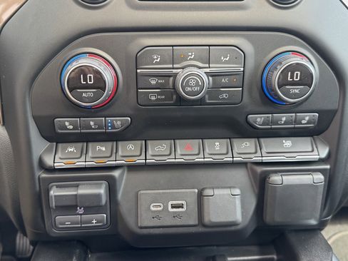 Used 2019 Chevrolet Silverado 1500 High Country w/ Technology Package image 29