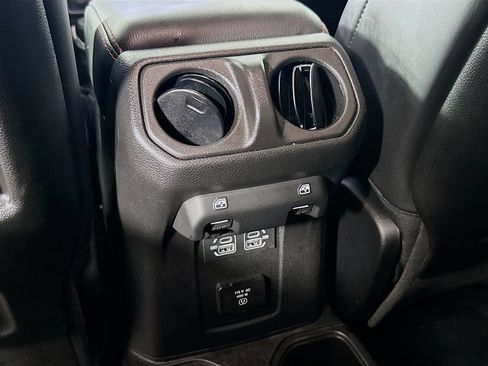 Used 2025 Jeep Gladiator Rubicon w/ Convenience Group AWD/4WD image 4