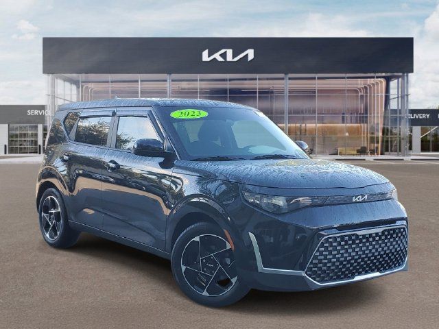 Used 2023 Kia Soul EX FWD image 1