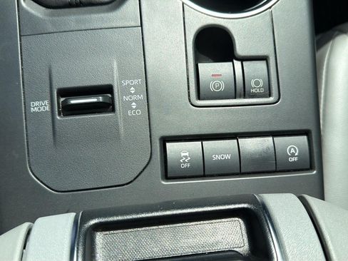 Used 2020 Toyota Highlander XLE FWD image 24