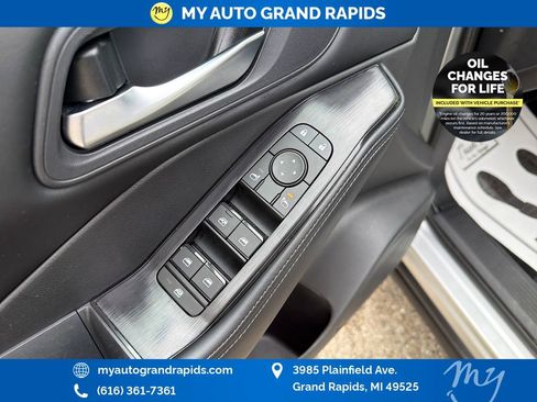 Used 2025 Nissan Rogue SV AWD/4WD image 10