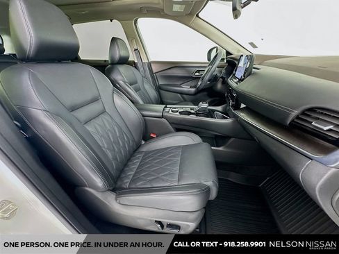 Certified 2023 Nissan Rogue Platinum w/ Platinum Premium Package AWD/4WD image 30