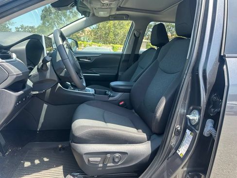 Used 2024 Toyota RAV4 XLE w/ Convenience Package FWD image 11