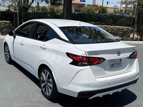 Used 2020 Nissan Versa SR FWD image 2