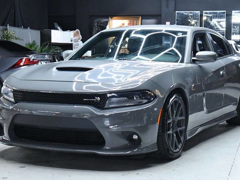 Used 2018 Dodge Charger R/T Scat Pack image 3
