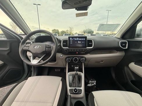 Certified 2025 Hyundai Venue SEL FWD image 28