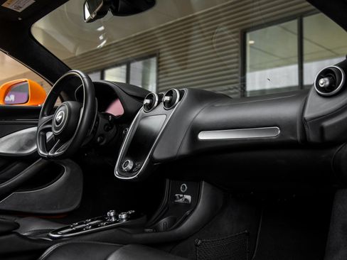 Used 2022 McLaren GT RWD image 39