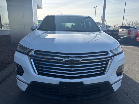 Used 2023 Chevrolet Traverse Premier AWD/4WD image 3