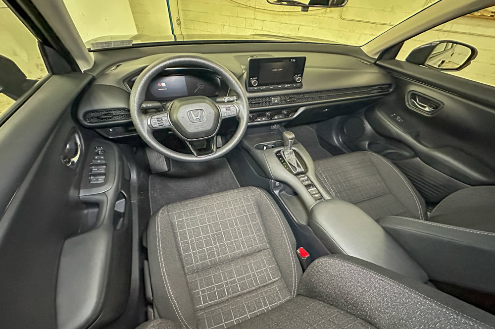 Used 2025 Honda HR-V LX image 12