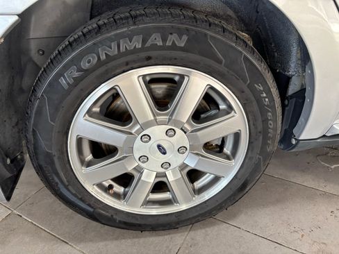 Used 2009 Ford Taurus SEL image 10