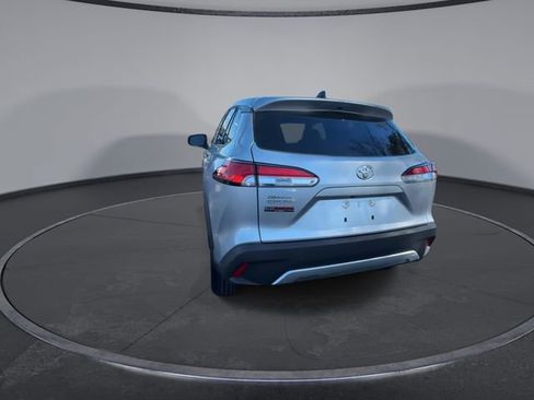 Used 2025 Toyota Corolla Cross L image 12