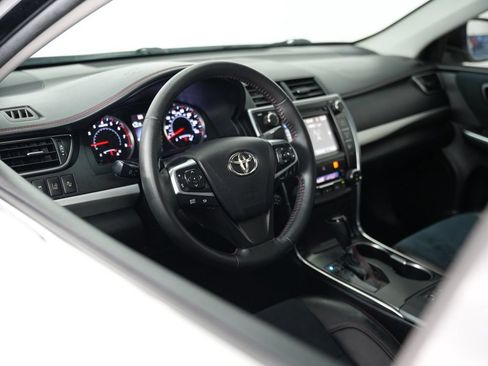 Used 2015 Toyota Camry XSE w/ Advanced Technology Package FWD image 6