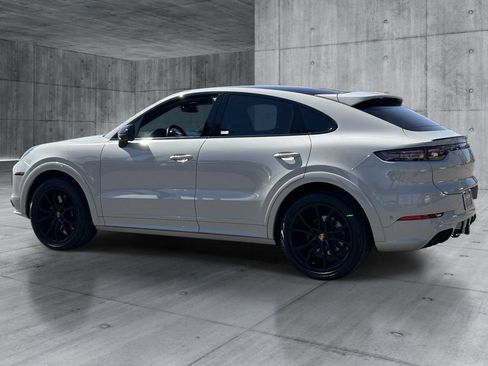 Used 2022 Porsche Cayenne S AWD/4WD image 3