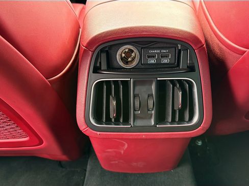 Certified 2022 Maserati Levante GT image 19