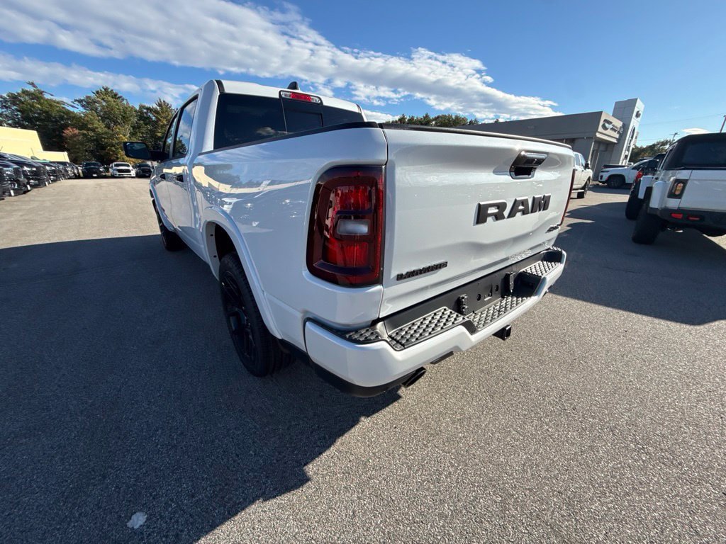 New 2027 RAM 1500 Laramie AWD/4WD image 3