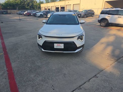Used 2025 Kia Niro LX FWD image 5