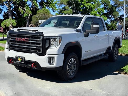 Used 2022 GMC Sierra 2500 AT4 w/ AT4 Preferred Package AWD/4WD image 3