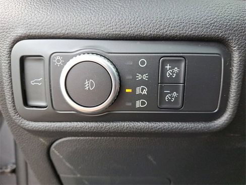 Used 2022 Ford Explorer XLT w/ Equipment Group 202A image 24