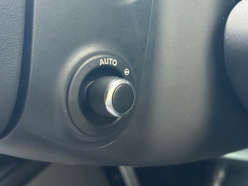 Used 2024 Land Rover Defender 130 X-Dynamic SE AWD/4WD image 31