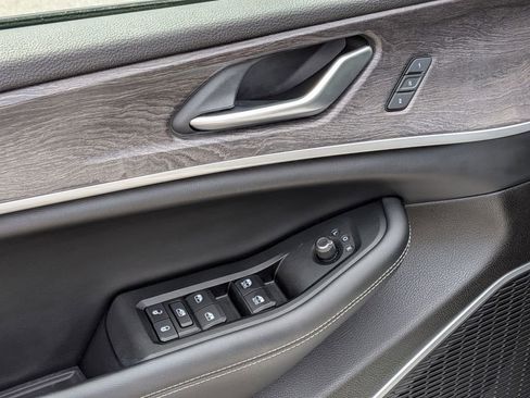 Used 2023 Jeep Grand Cherokee 4WD 4xe image 12