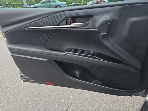 Used 2025 Toyota Camry SE w/ Convenience Package FWD image 28