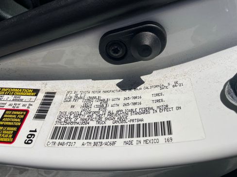 Used 2021 Toyota Tacoma TRD Off-Road image 10