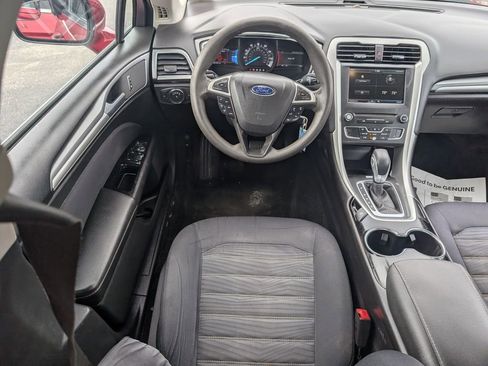 Used 2016 Ford Fusion SE image 8