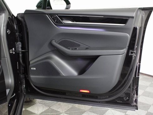 Used 2025 Porsche Macan Electric image 37