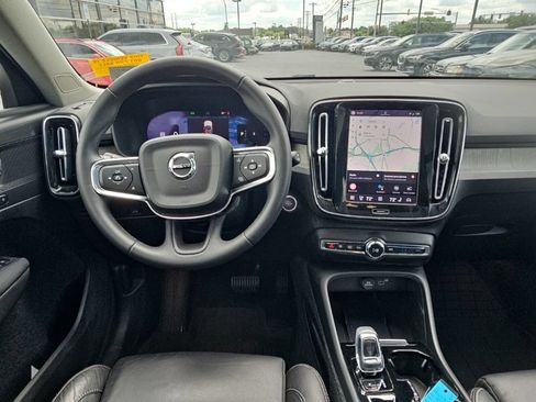 Used 2023 Volvo XC40 B5 Plus w/ Driver Assist Package AWD/4WD image 2