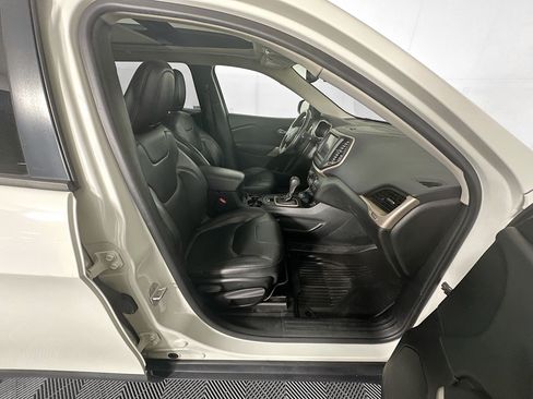 Used 2018 Jeep Cherokee Limited w/ High Altitude Package AWD/4WD image 30