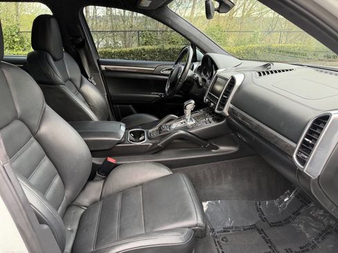Used 2013 Porsche Cayenne Turbo AWD/4WD image 15