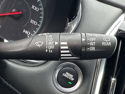 Used 2023 Chevrolet Traverse LT FWD image 17