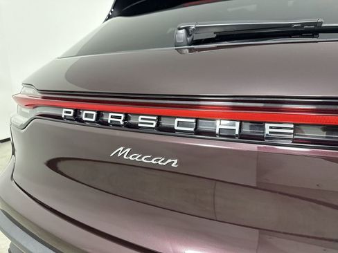 Certified 2025 Porsche Macan AWD/4WD image 19