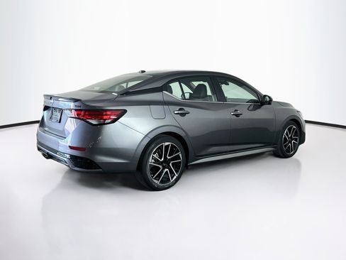 Used 2025 Nissan Sentra SR w/ SR Premium Package FWD image 9