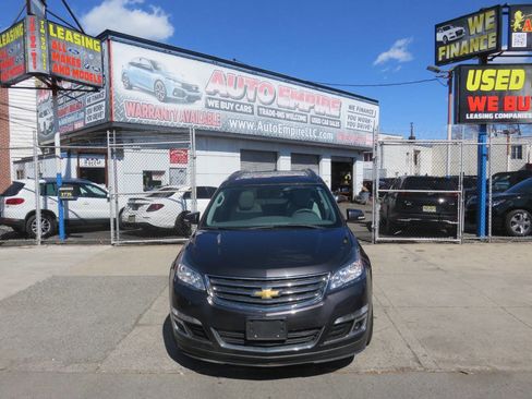 Used 2017 Chevrolet Traverse LT image 6