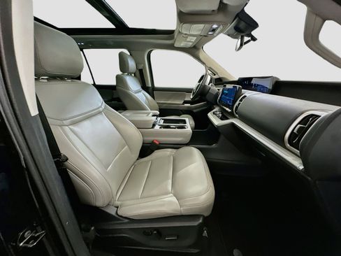 Used 2025 Ford Expedition Active AWD/4WD image 34