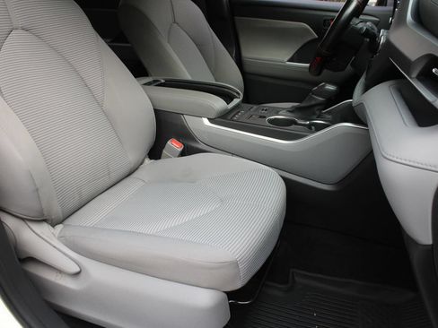 Used 2020 Toyota Highlander L AWD/4WD image 28
