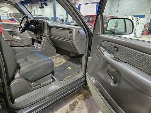 Used 2003 Chevrolet Avalanche Base image 13