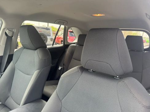 Used 2021 Toyota RAV4 LE AWD/4WD image 14