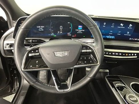 Used 2024 Cadillac Lyriq Luxury AWD/4WD image 15