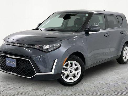 Used 2023 Kia Soul LX w/ Option Group 015 FWD image 3