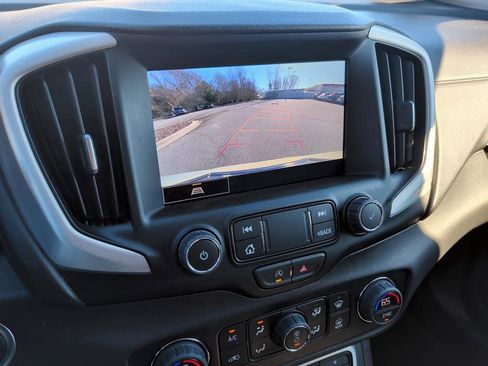 Used 2024 GMC Terrain SLT image 23