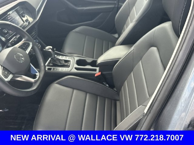 Certified 2024 Volkswagen Jetta SE w/ Panoramic Sunroof Package FWD image 17