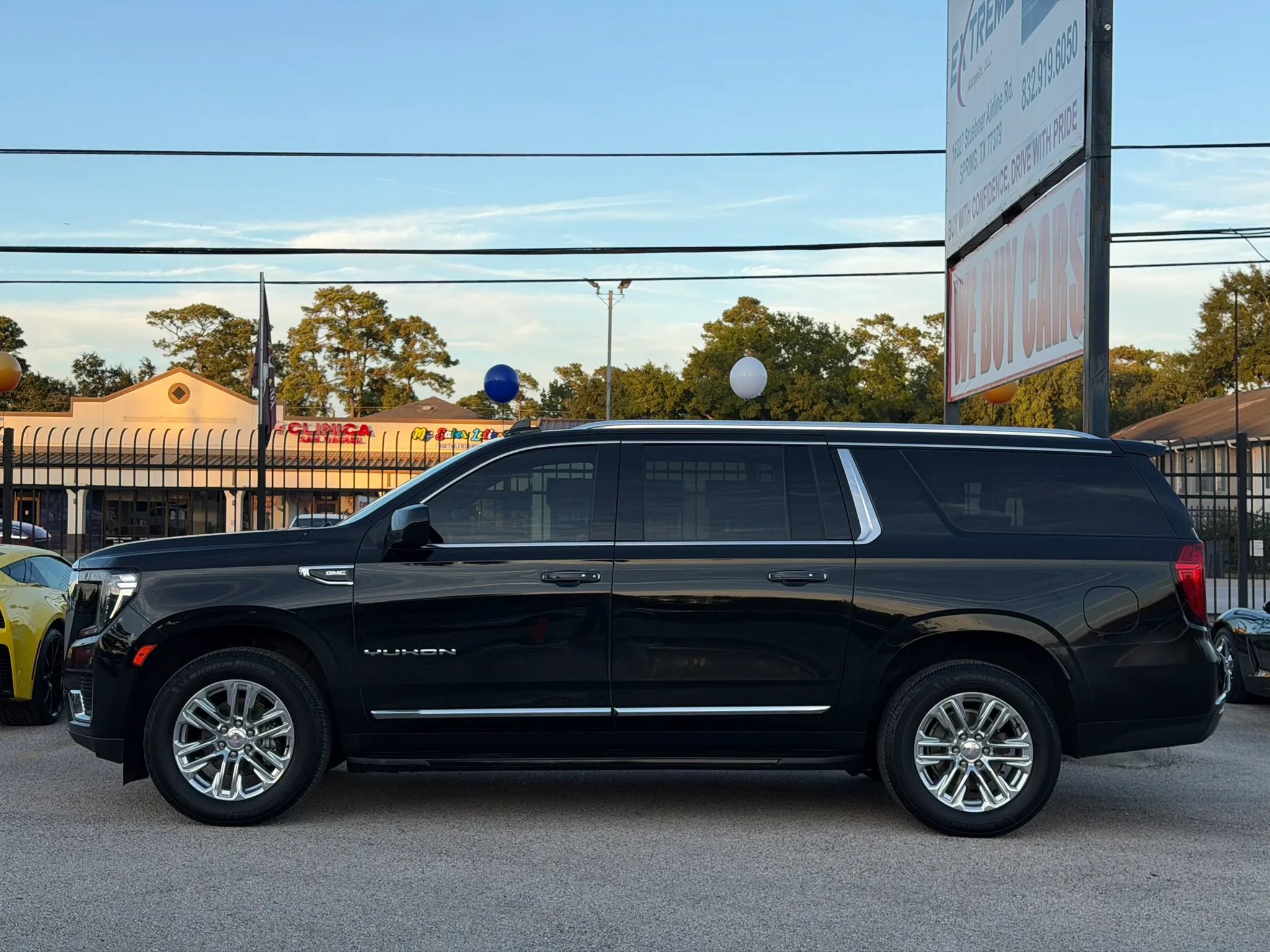 Used 2023 GMC Yukon XL SLT AWD/4WD image 8